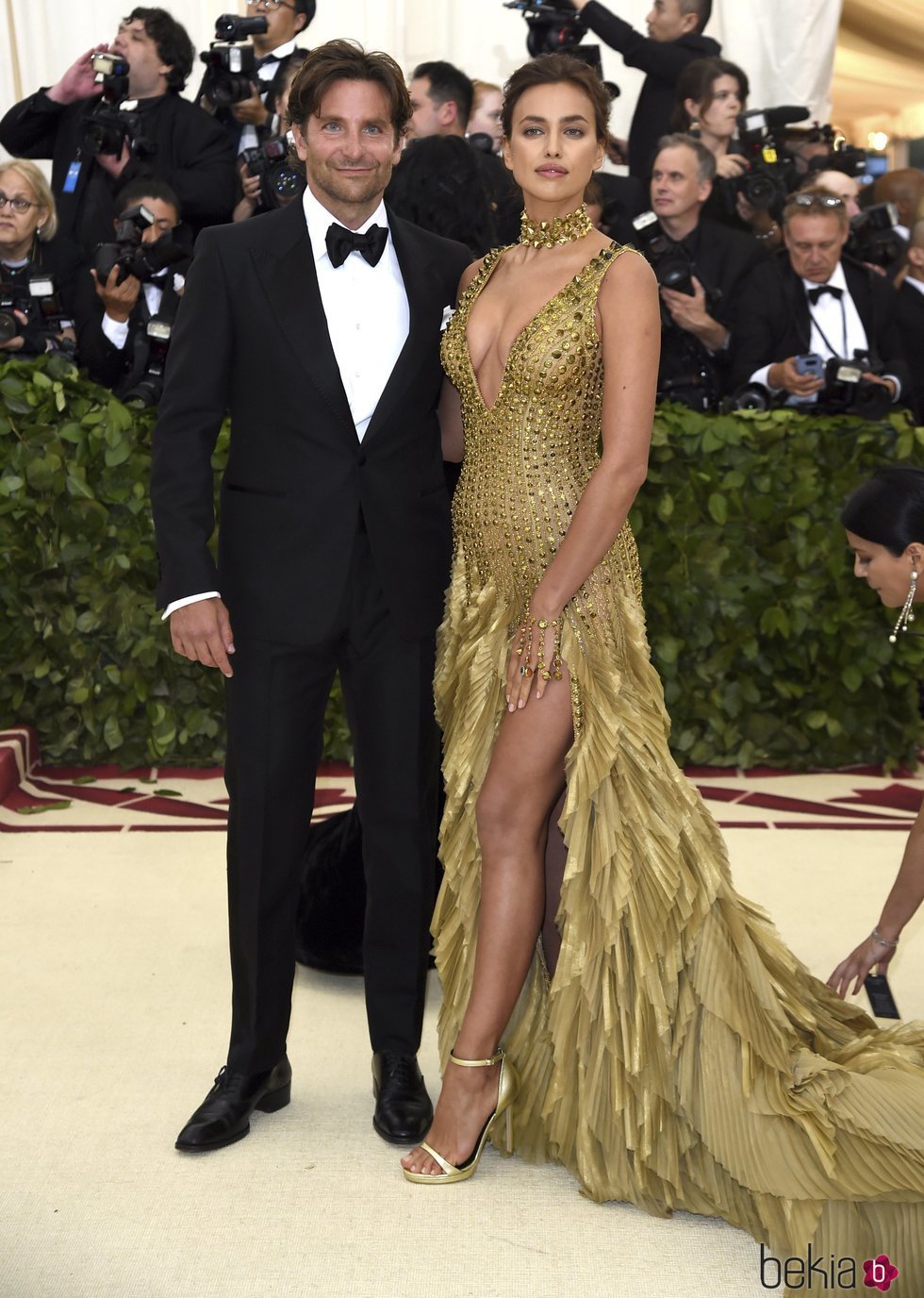 Bradley Cooper e Irina Shayk en la alfombra roja de la Gala MET 2018