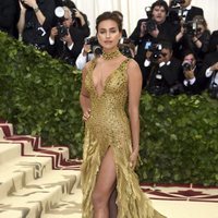 Irina Shayk en la alfombra roja de la Gala MET 2018