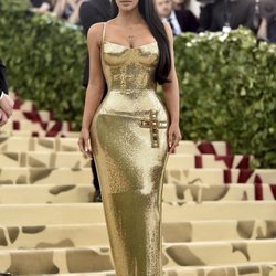 Kim Kardashian en la alfombra roja de la Gala MET 2018