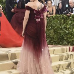 Scarlett Johansson en la alfombra roja de la Gala MET 2018