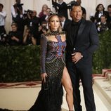 Jennifer Lopez y Alex Rodriguez en la alfombra roja de la Gala MET 2018