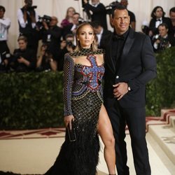 Jennifer Lopez y Alex Rodriguez en la alfombra roja de la Gala MET 2018