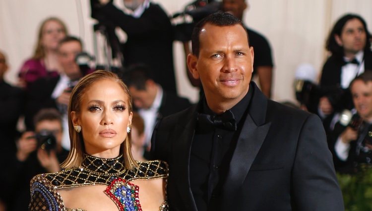 Jennifer Lopez y Alex Rodriguez en la alfombra roja de la Gala MET 2018