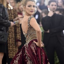 Blake Lively en la en la alfombra roja de la Gala MET 2018