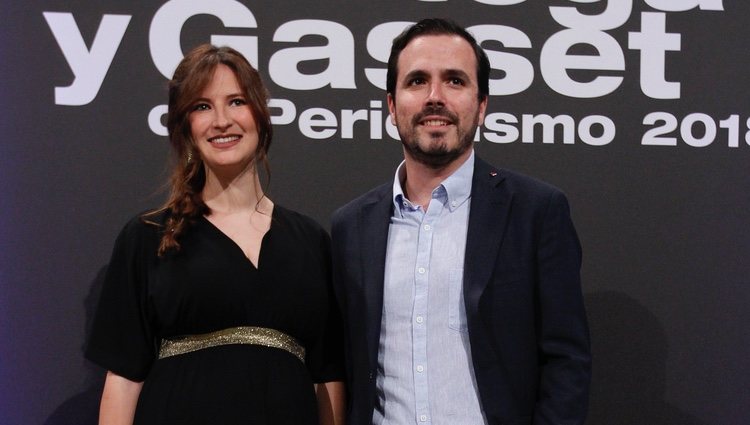 Alberto Garzón y Anna Ruiz en la entrega de Premios Ortega y Gasset de Periodismo