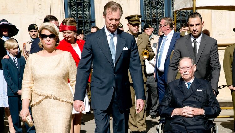 Los Grandes Duques de Luxemburgo y Juan de Luxemburgo en la procesión de la Octava Católica