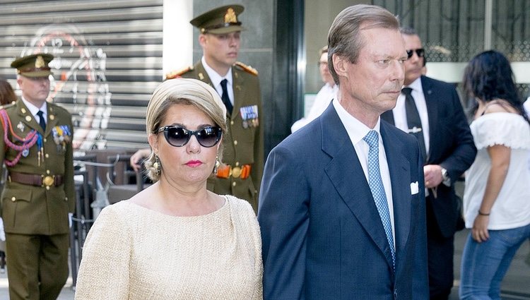 Enrique y María Teresa de Luxemburgo en la procesión de la Octava Católica