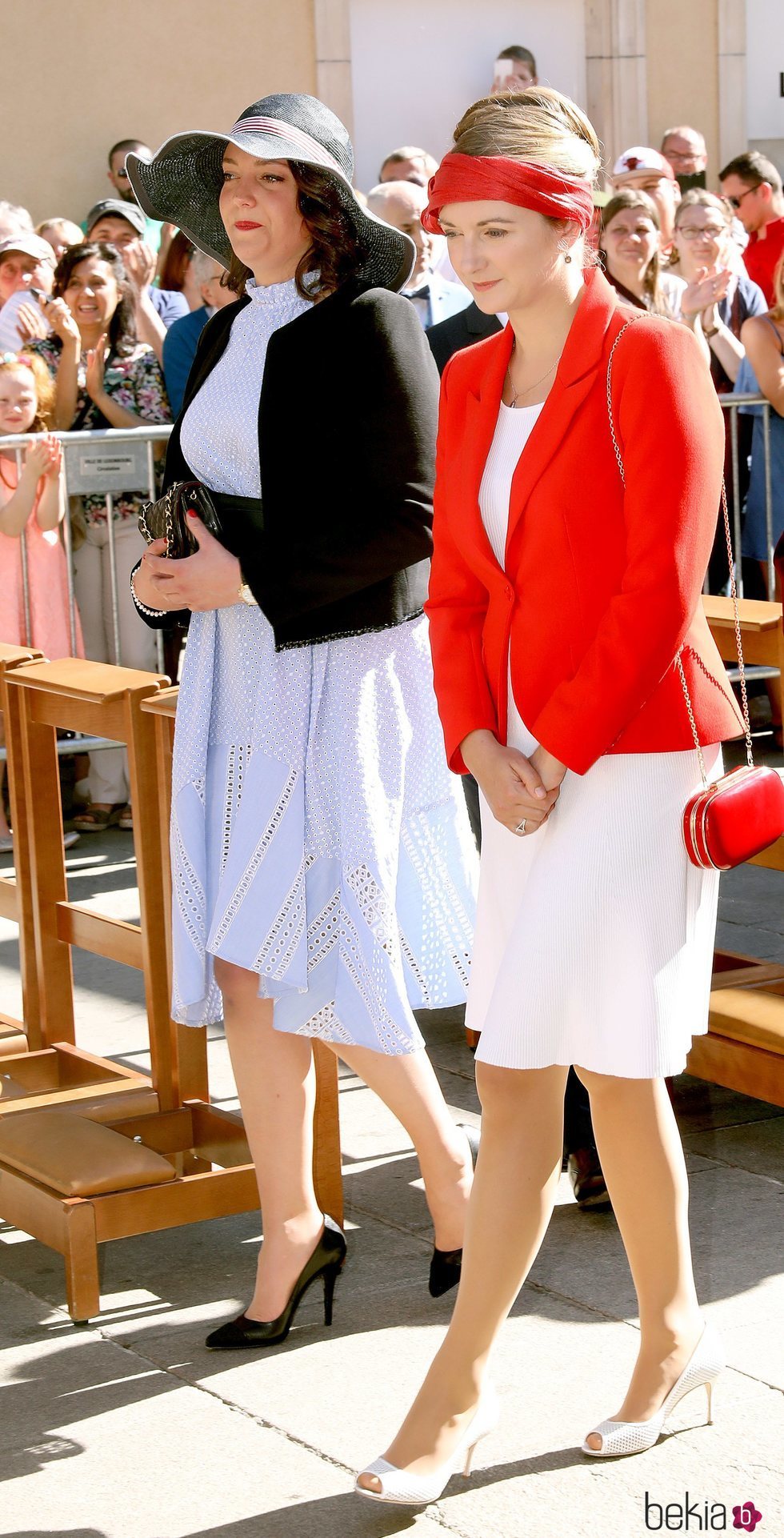 Alejandra y Estefanía de Luxemburgo en la procesión de la Octava Católica