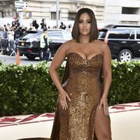 Ashley Graham en la alfombra roja de la Gala MET 2018