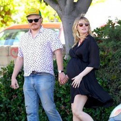 Kirsten Dunst embarazada junto con su prometido Jesse Plemons