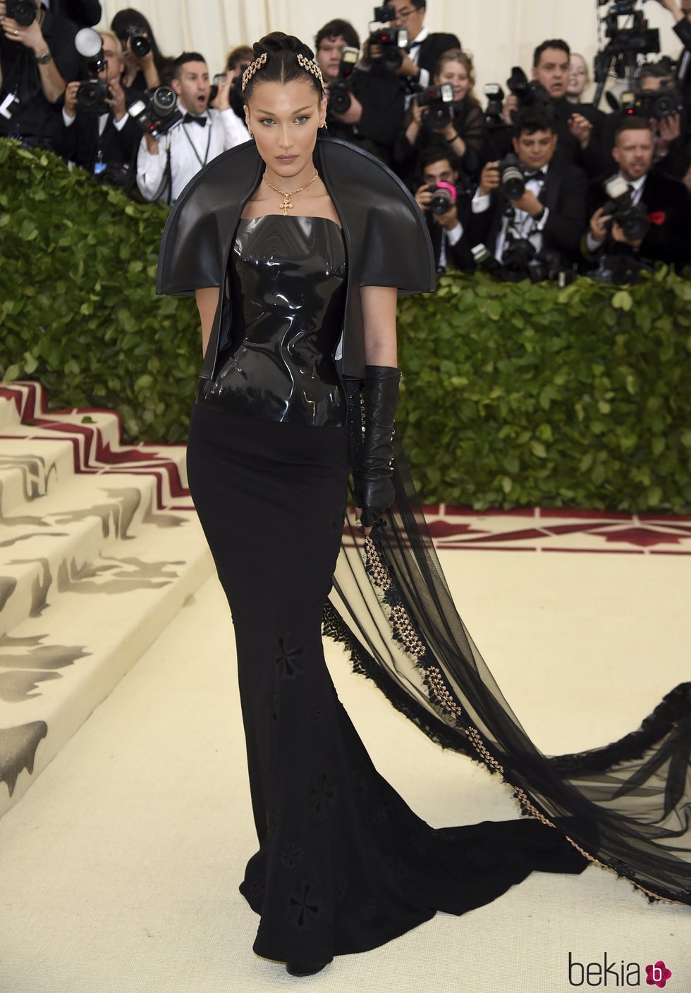 Bella Hadid en la alfombra roja de la Gala MET 2018