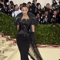 Bella Hadid en la alfombra roja de la Gala MET 2018