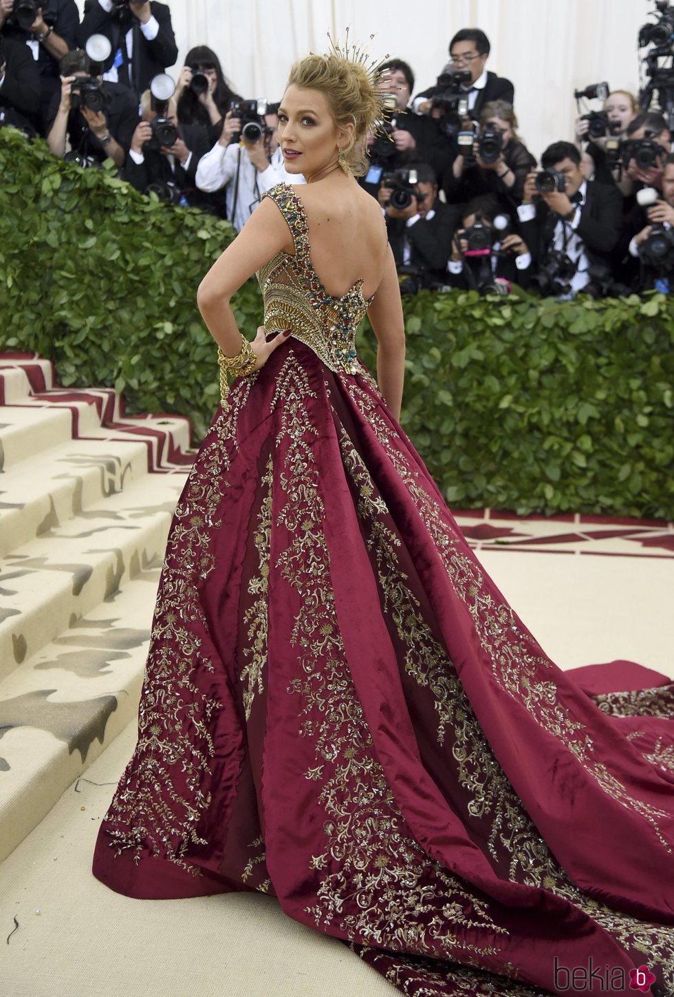 Blake Lively, espectacular en la alfombra roja de la Gala MET 2018