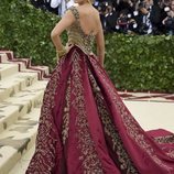 Blake Lively, espectacular en la alfombra roja de la Gala MET 2018