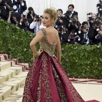 Blake Lively, espectacular en la alfombra roja de la Gala MET 2018