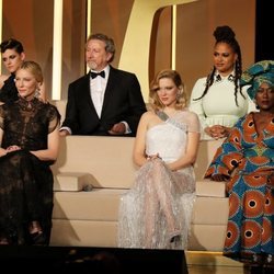 Kristen Stewart, Robert Guédiguian, Ava DuVernay, Cate Blanchett, Léa Seydoux y Khadja Nin en la ceremonia de apertura del Festival de Cannes de 2018