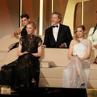 Kristen Stewart, Robert Guédiguian, Ava DuVernay, Cate Blanchett, Léa Seydoux y Khadja Nin en la ceremonia de apertura del Festival de Cannes de 2018