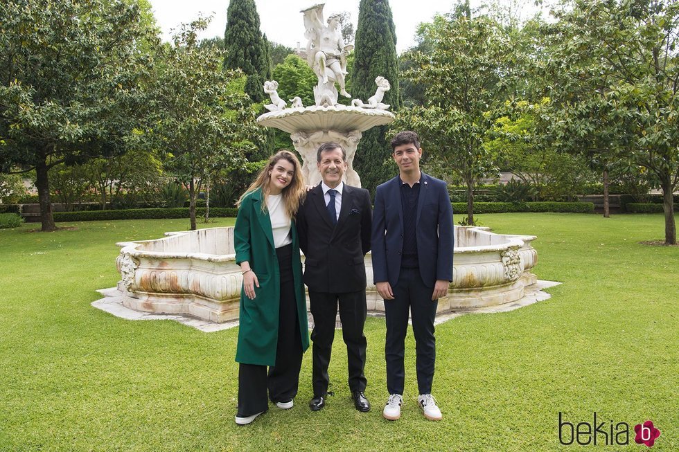 Alfred y Amaia con el embajador de España en Portugal antes de Eurovisión 2018