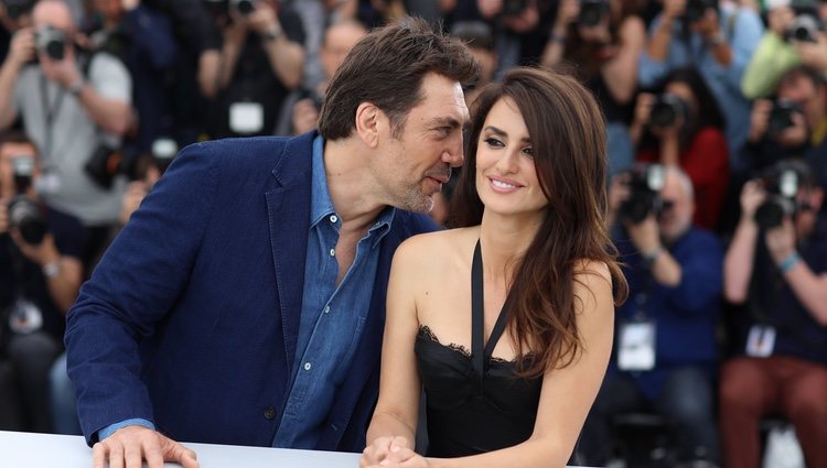 Javier Bardem yPenélope Cruz en el photocall de la película 'Todos lo saben' del Festival de Cannes de 2018