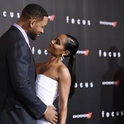 Will Smith y su esposa, Jada Pinkett Smith, en la premiere de 'Focus'