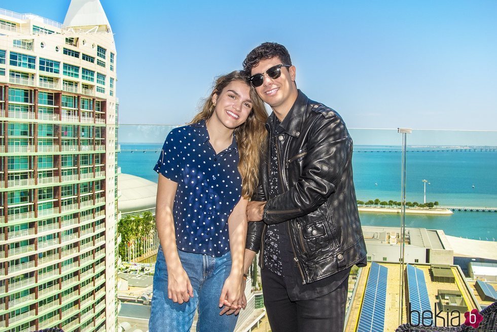 Alfred y Amaia durante su jornada de atención a la prensa en Lisboa antes de Eurovisión 2018