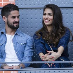 Isco Alarcón mirando con dulzura a Sara Sálamo en el Madrid Open 2018