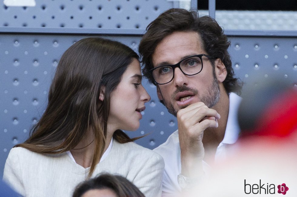 Sandra Gago hablando al oído a Feliciano López en el Madrid Open 2018