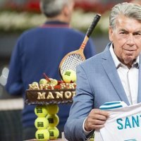 Manolo Santana con una camiseta del Real Madrid en el Madrid Open 2018