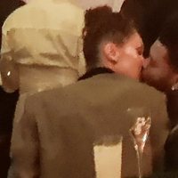 Bella Hadid y The Weeknd besándose en el festival de Cannes 2018