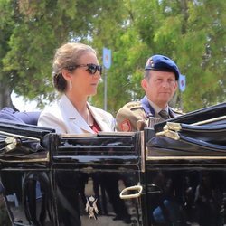 La Infanta Elena llega a un acto en coche de caballos