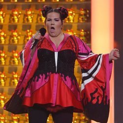 Netta durante su actuación con 'Toy' en la final de Eurovisión 2018