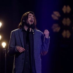 Salvador Sobral actuando en la final de Eurovisión 2018