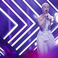 La cantante de Reino Unido, Surie, durante su actuación en Eurovisión 2018