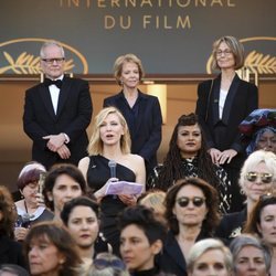 Cate Blanchett pronunciando un discurso en la alfombra roja del Festival de Cannes 2018