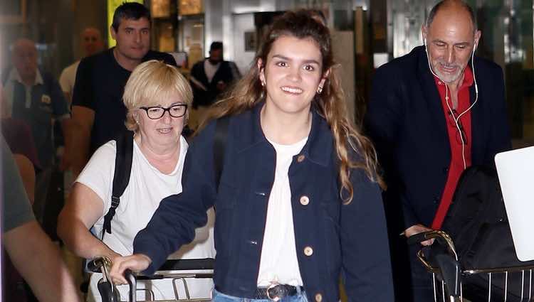 Amaia en el aeropuerto de Madrid a su vuelta a España tras Eurovisión 2018