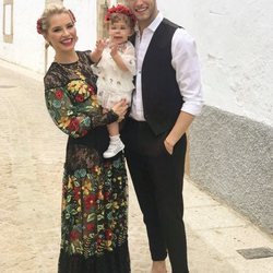 Soraya junto a Miguel Herrera y la pequeña Manuela en el rodaje de 'Yo brindo'