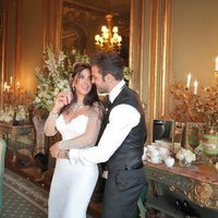 Cesc Fábregas y Daniella Semaan mirándose muy cómplices el día de su boda