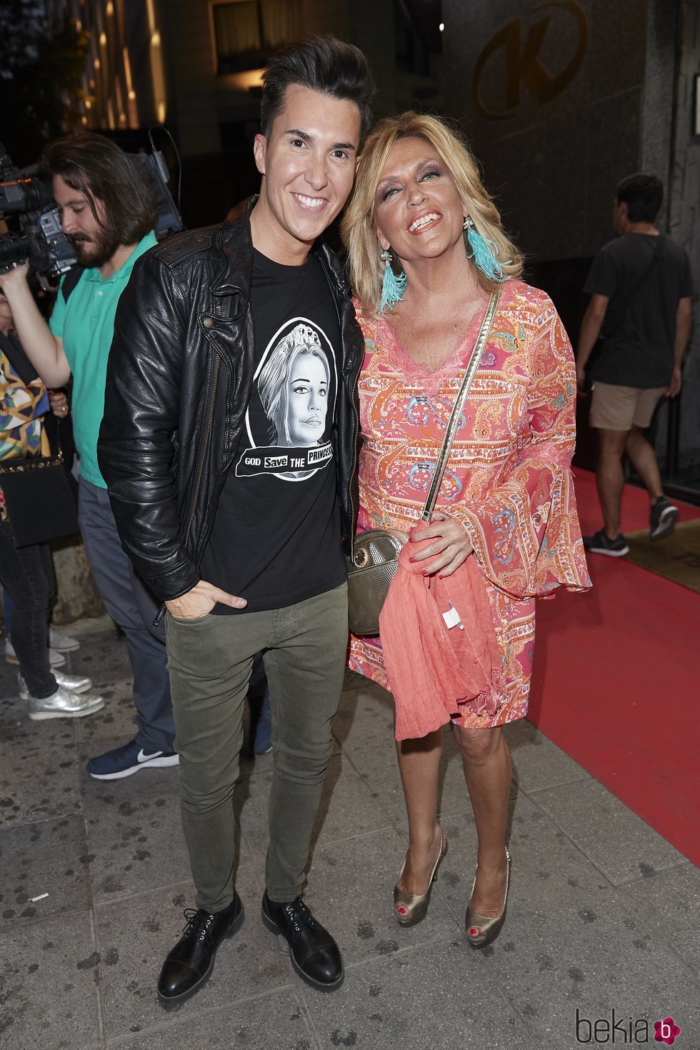 Omar Suárez y Lydia Lozano llegando a la fiesta de Belén Esteban tras ganar su batalla judicial a Toño Sanchís