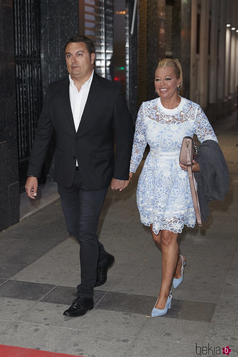 Belén Esteban con su novio Miguel llegando a su fiesta organizada tras su victoria judicial con Toño Sanchís