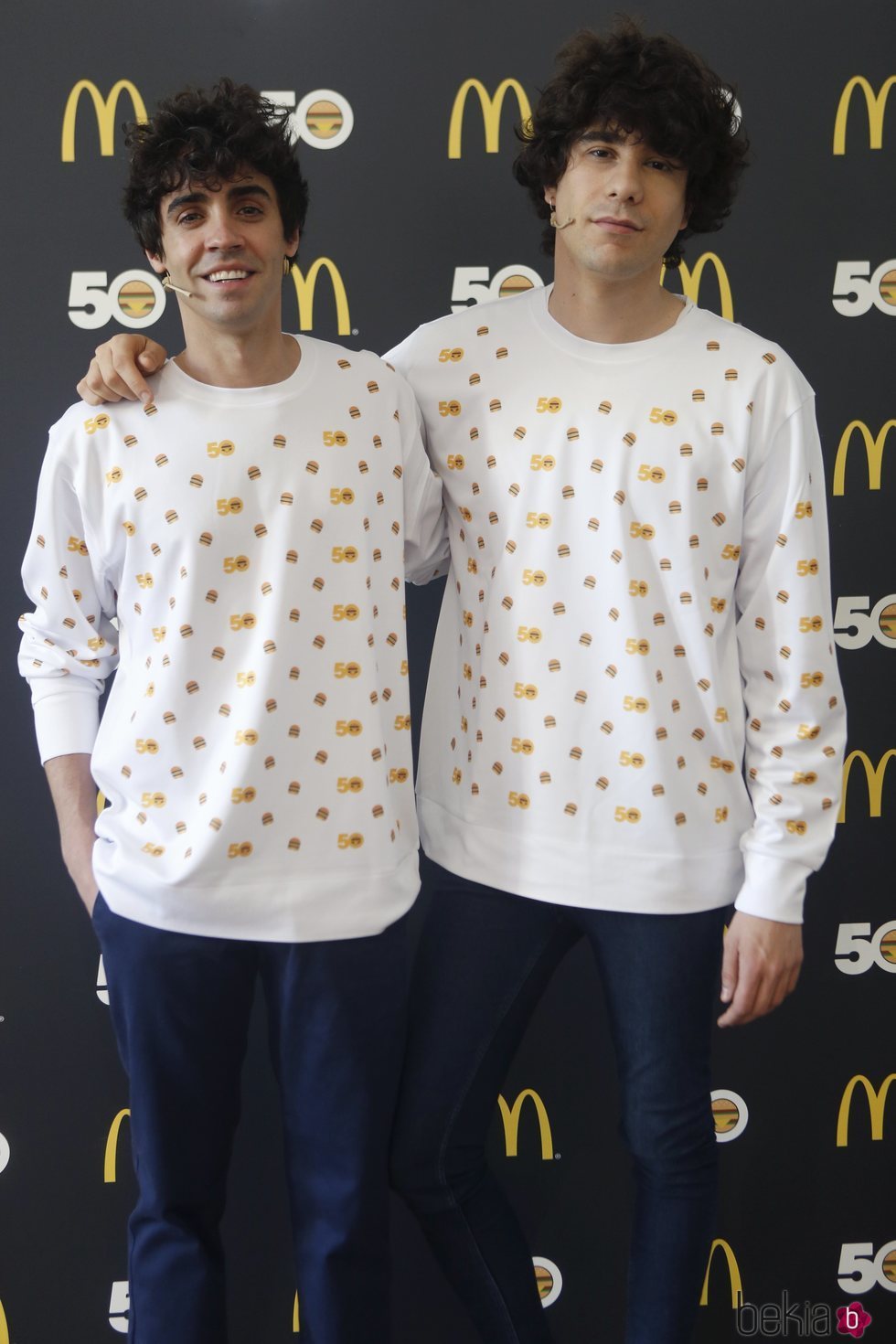 Javier Ambrossi y Javier Calvo en la presentación del 50 aniversario del Big Mac de McDonalds