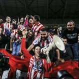 Fernando Torres dándolo todo con la afición del Atlético de Madrid tras ganar la Europa League 2018