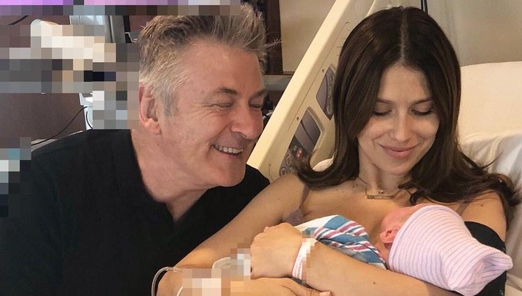 Alec Baldwin e Hilaria Thomas con su cuarto hijo recién nacido