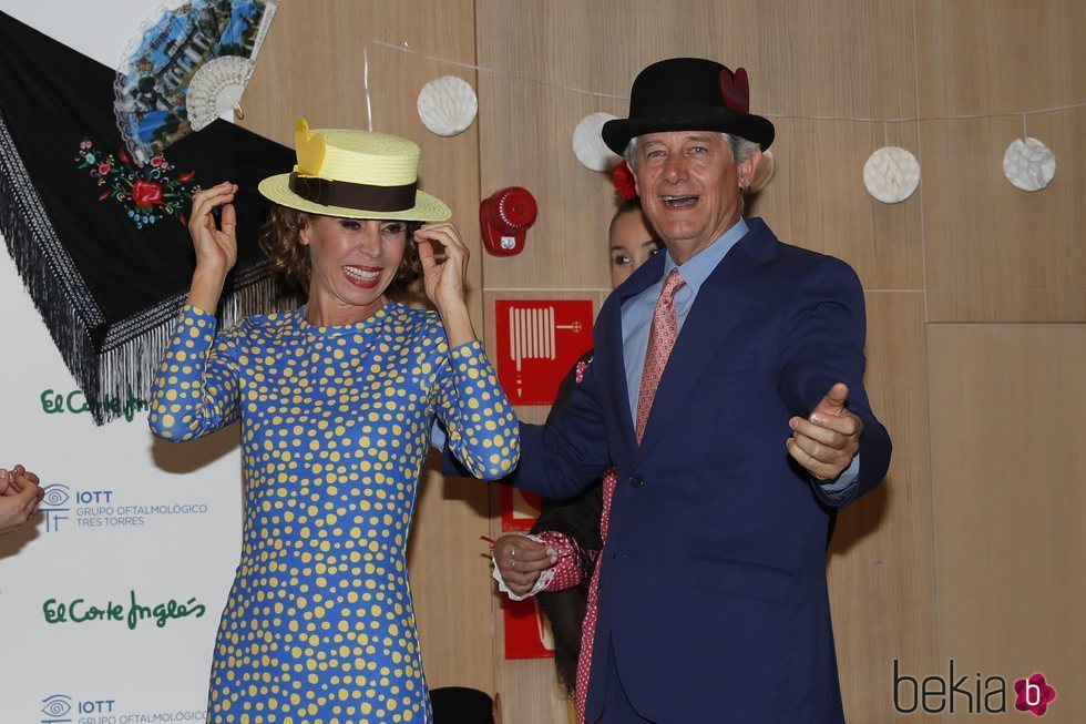 Ágatha Ruiz de la Prada y Josema Yuste bailando en los Premios Bombines de San Isidro de 2018