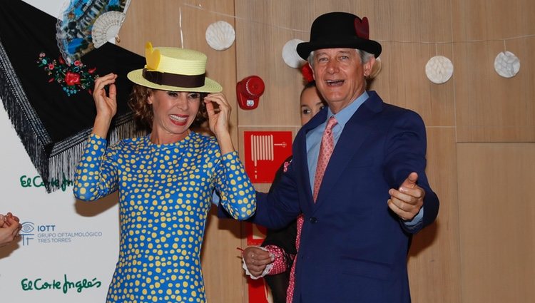 Ágatha Ruiz de la Prada y Josema Yuste bailando en los Premios Bombines de San Isidro de 2018