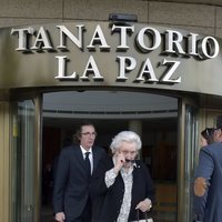 La Infanta Pilar y Fernando Gómez-Acebo en el entierro de Alfonso Moreno de Borbón