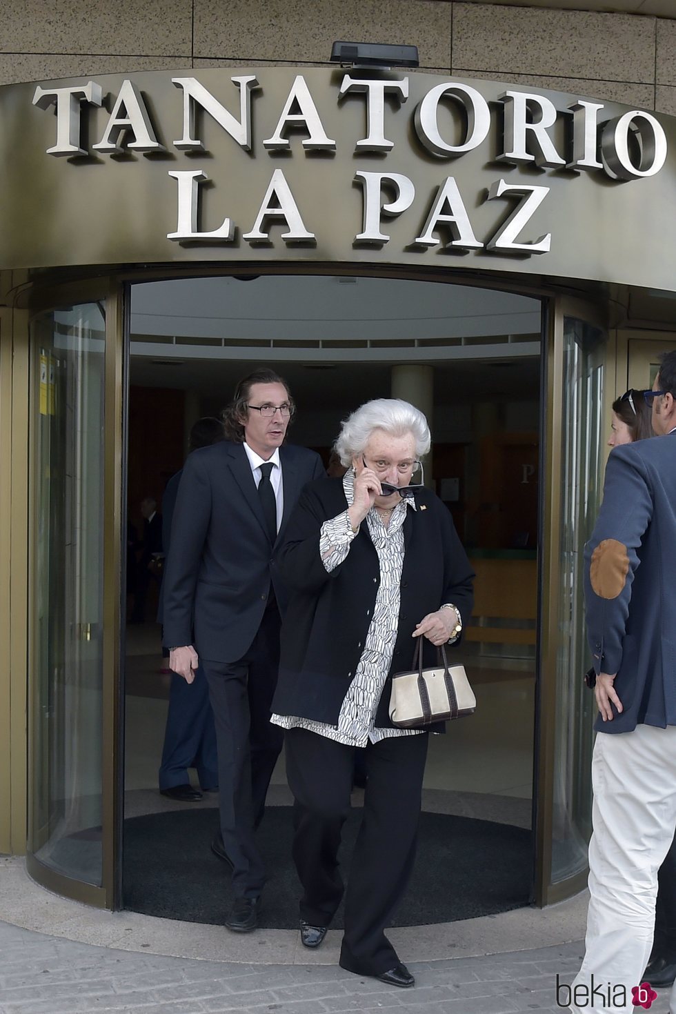 La Infanta Pilar y Fernando Gómez-Acebo en el entierro de Alfonso Moreno de Borbón