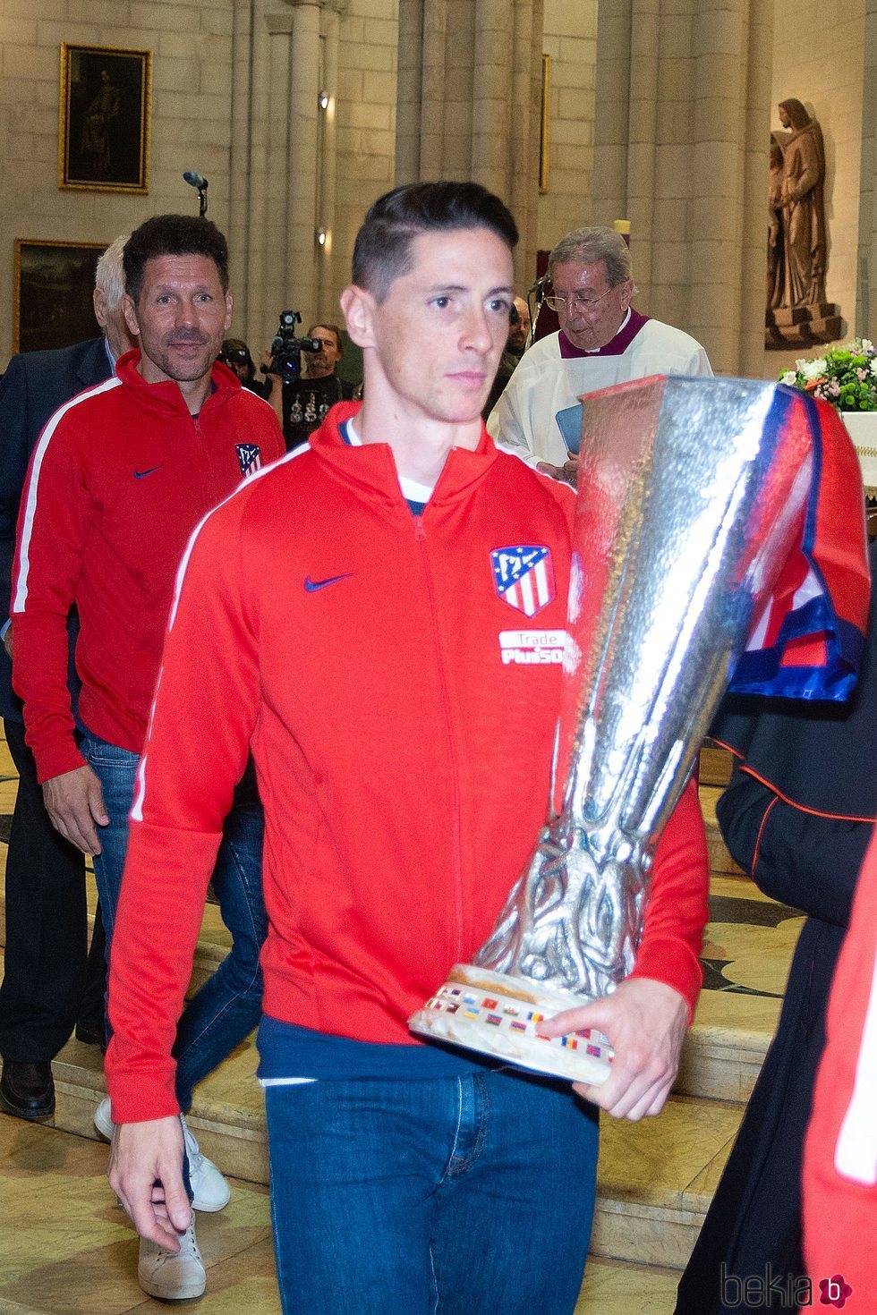 Fernando Torres con la copa de la Europa League 2018