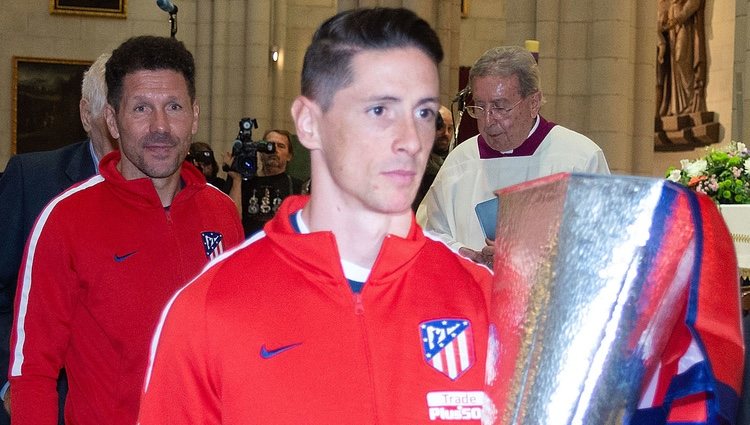 Fernando Torres con la copa de la Europa League 2018