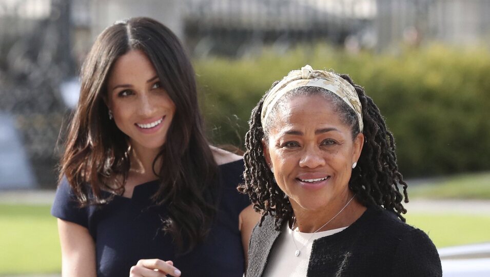 Meghan Markle y su madre Doria Ragland llegando al hotel Cliveden House