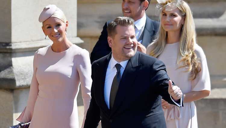 James Corden y Julia Carey en la boda del Príncipe Harry y Meghan Markle